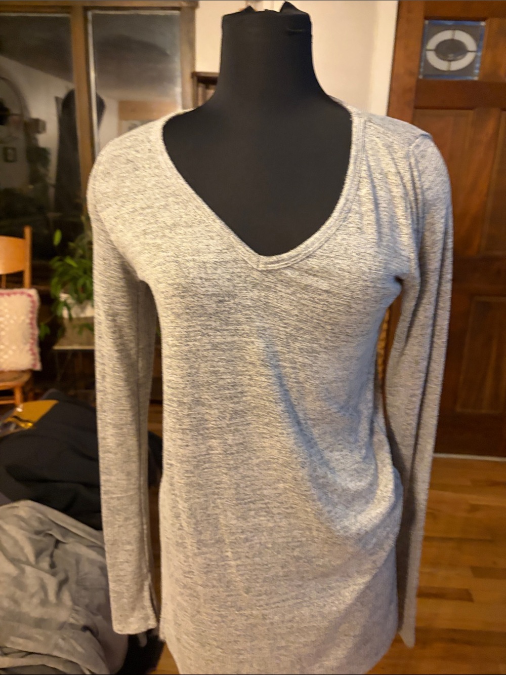 GAP small talk Heather Gray V-Neck Long Sleeve Top